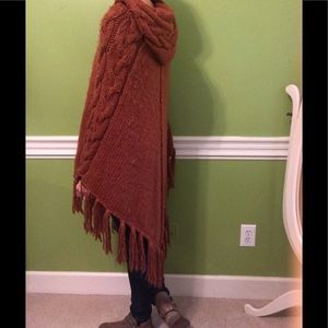 Thick yarn poncho